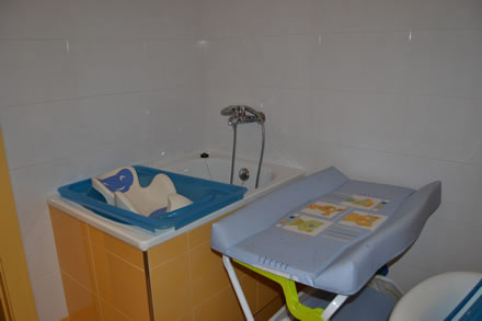 Casa de Acogida para Madres Gestantes La Guía (aseos)