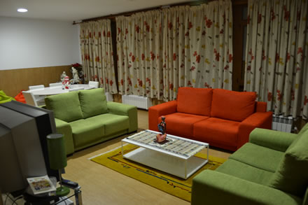 Casa de Acogida para Madres Gestantes La Guía (sala de estar)