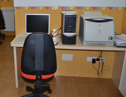 Casa de Acogida para Madres Gestantes La Guía (sala de informática)